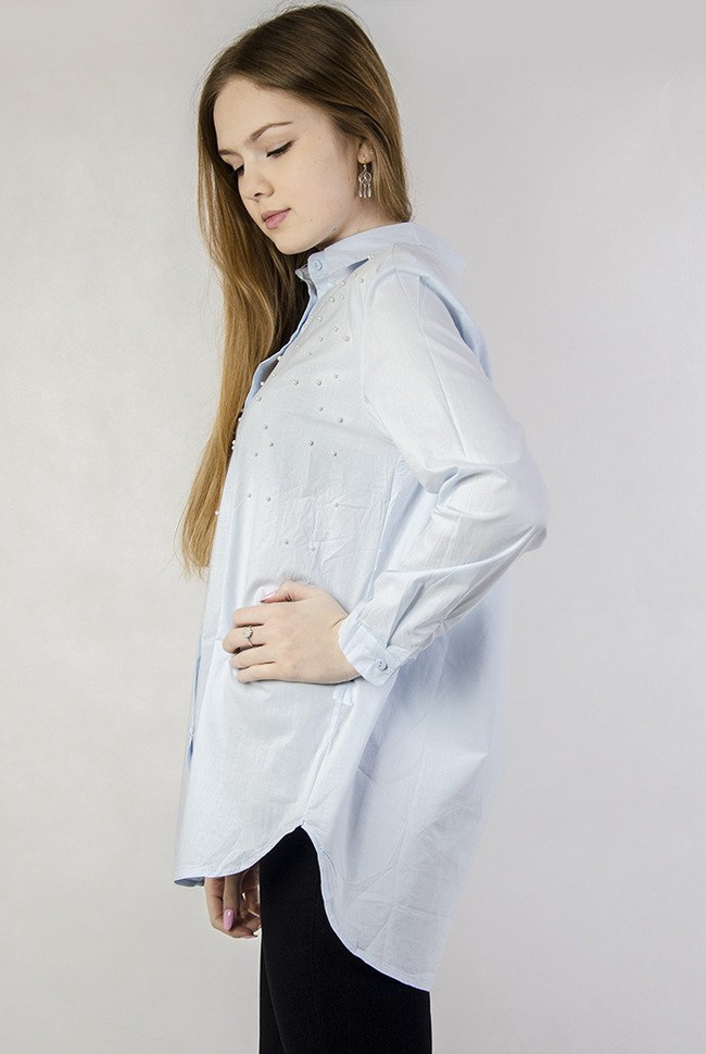 Jasnoniebieska koszula z koralikami