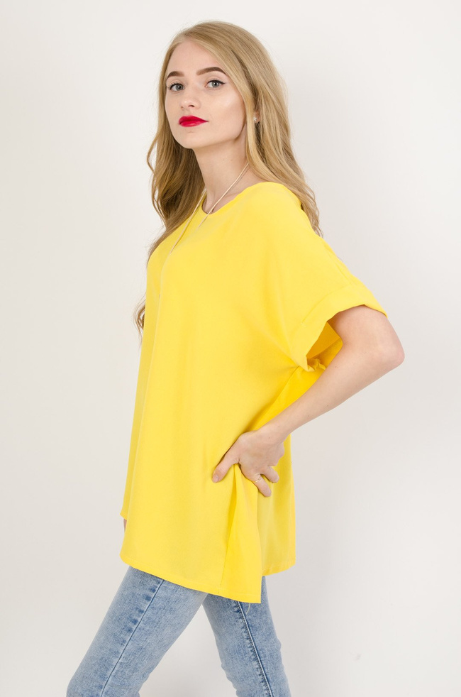 Żółta bluzka z guzikami na plecach