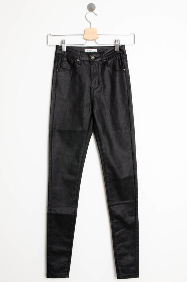 Czarne spodnie woskowane z wysokim stanem- imitacja skóry