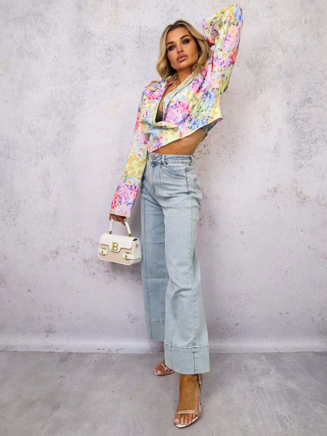 JASNE SPODNIE JEANSOWE Z PRZESZYCIAMI NA NOGAWACH