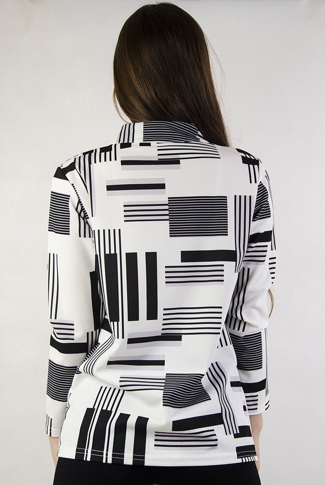 Biała bluzka w geometryczne wzory