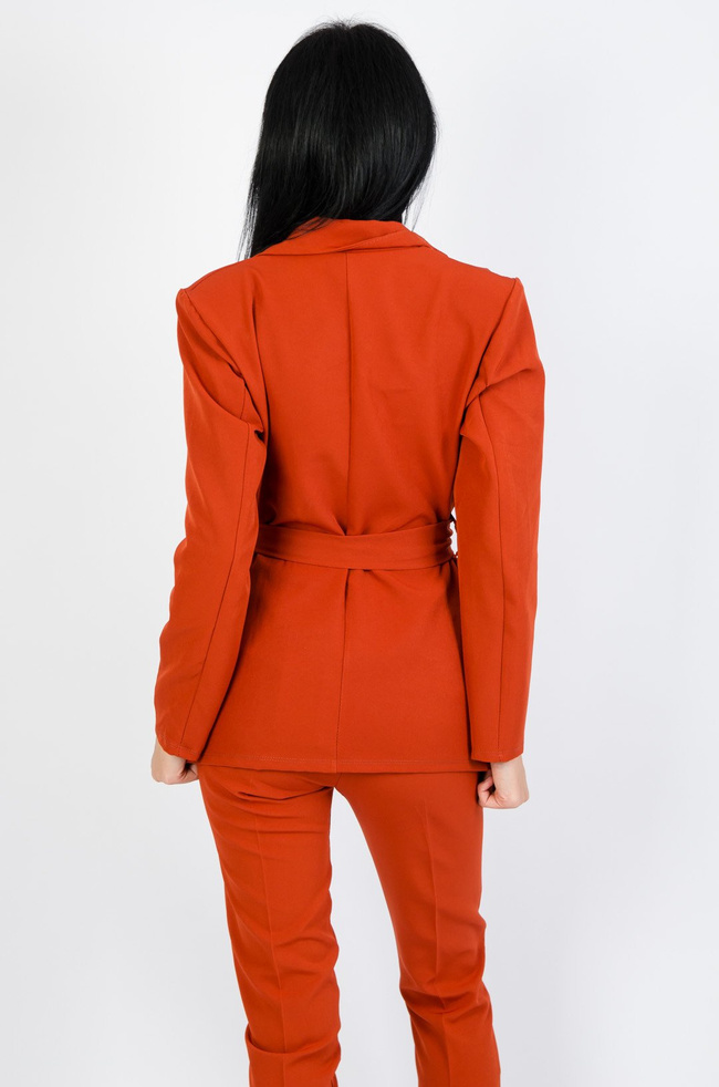 Damski garnitur w kolorze ceglastym