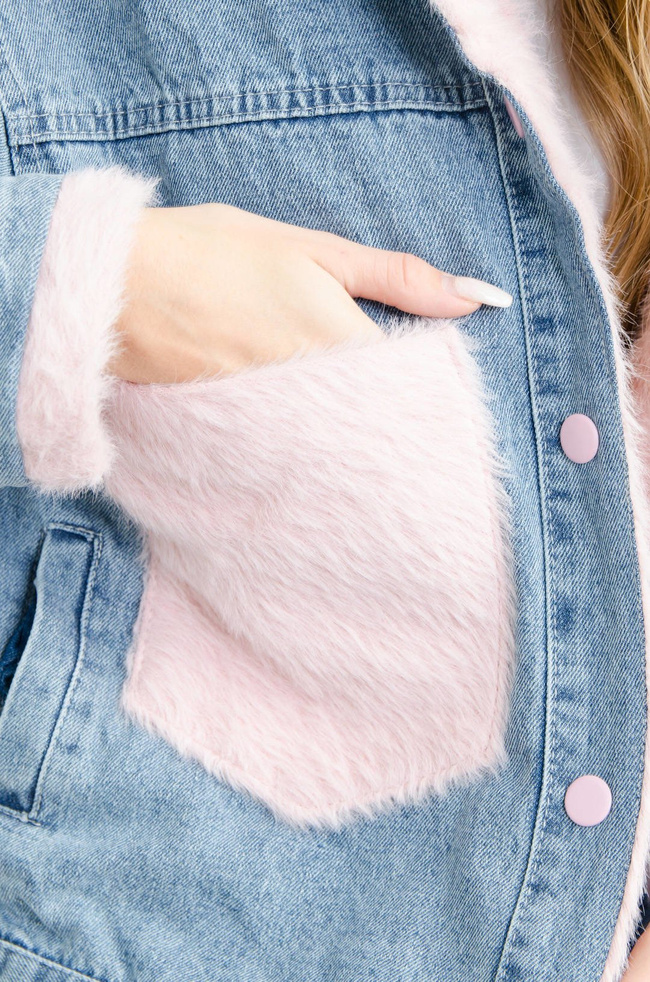 JEANSOWA KURTKA Z RÓŻOWYM FUTERKIEM