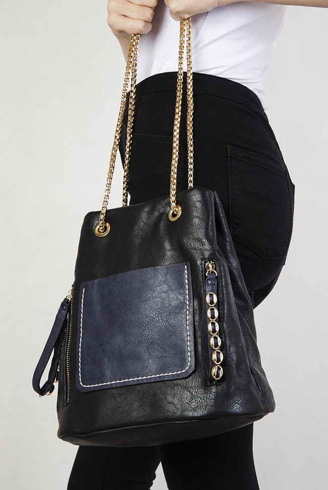 Czarno-granatowa torebka na złotym łańcuszku