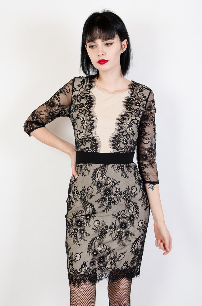 Przylegająca koronkowa beżowo-czarna sukienka