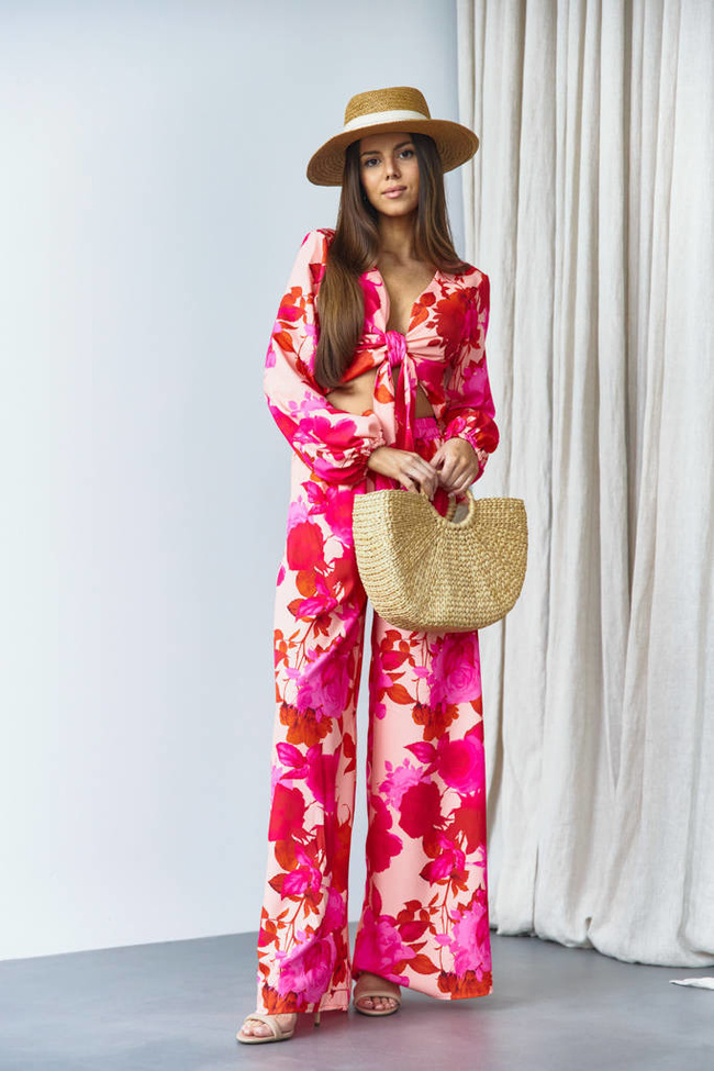 KOMPLET W KWIATY SPODNIE+ BLUZKA- RÓŻOWY