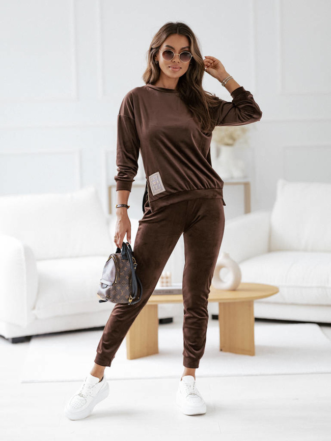 WELUROWY KOMPLET BLUZA Z ZAMKIEM I NASZYWKĄ + SPODNIE-CZEKOLADOWY