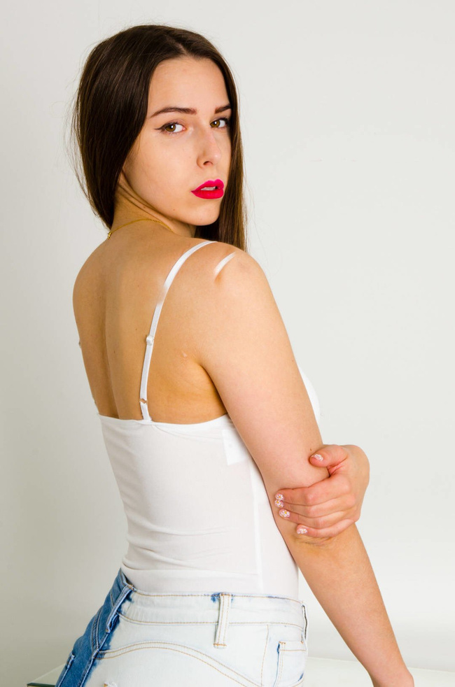 BIAŁE BODY NA CIENKICH RAMIĄCZKACH