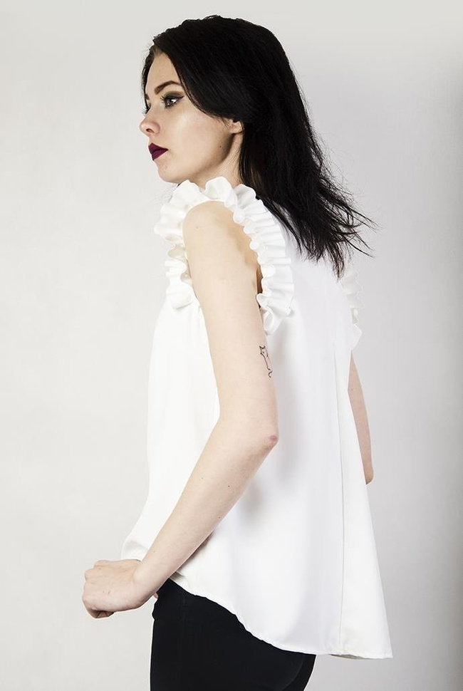 Biała gładka bluzka z falbankami