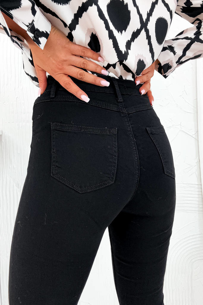 Czarne dopasowane spodnie z wysokim stanem