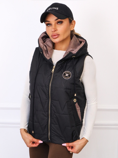 KAMIZELKA Z KAPTUREM I NASZYWKĄ- CZARNA