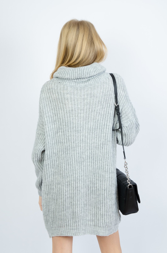 DŁUGI SZARY SWETER Z GOLFEM