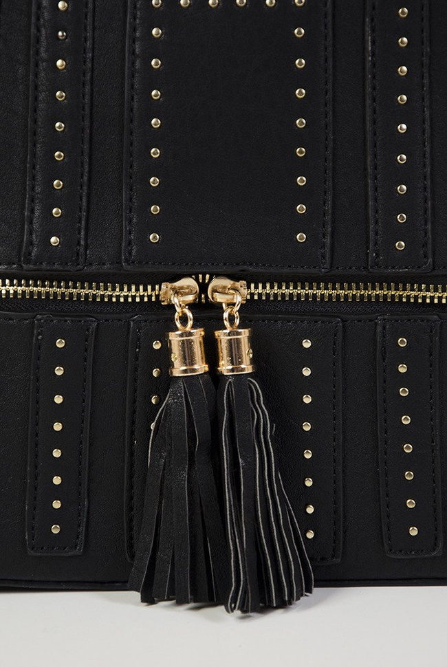 Mała czarna torebka z ćwiekami