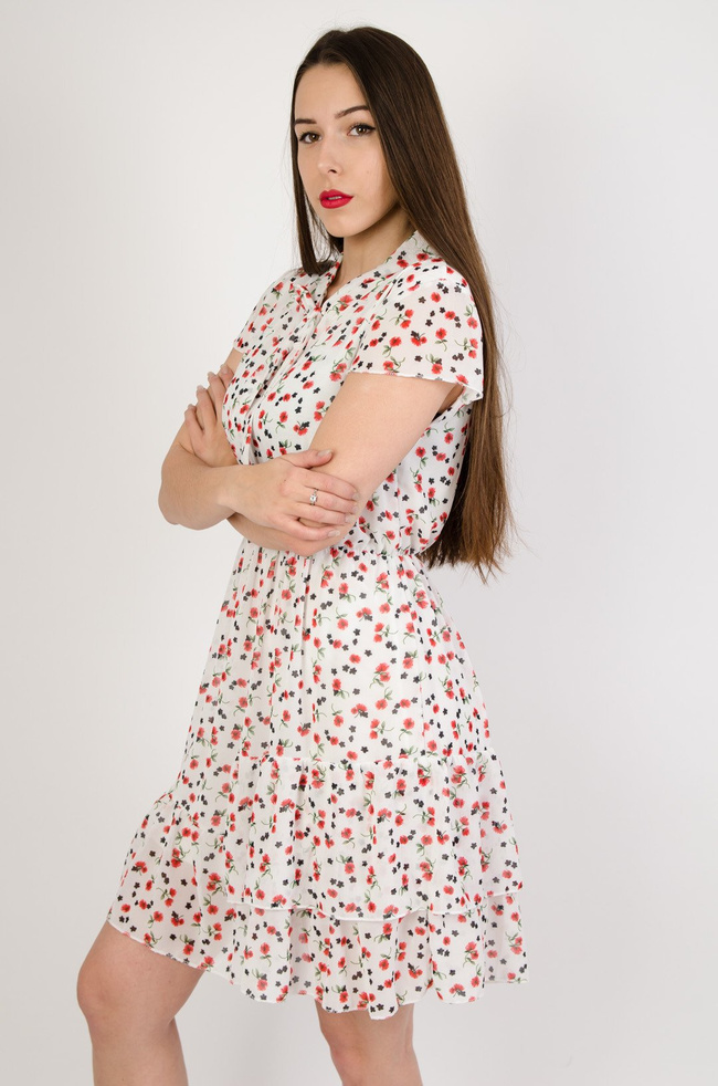 Biała sukienka w czerwone kwiatki z gumą w pasie