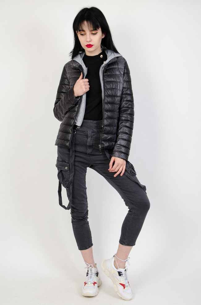 Kurtka pikowana czarna, z szarym podszyciem