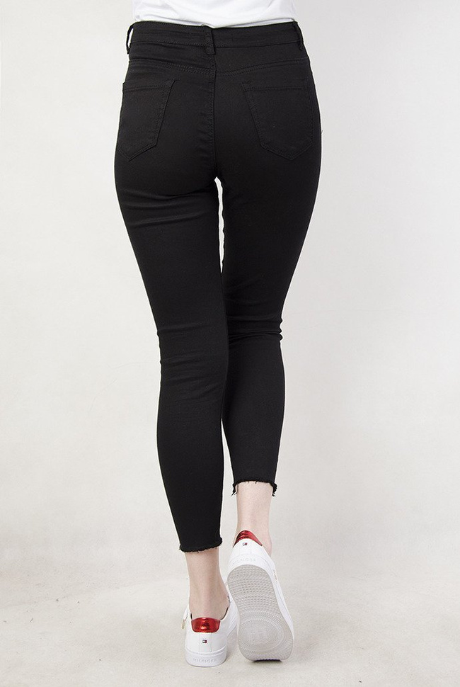 Czarne spodnie jeansowe z koralikami i przetarciami