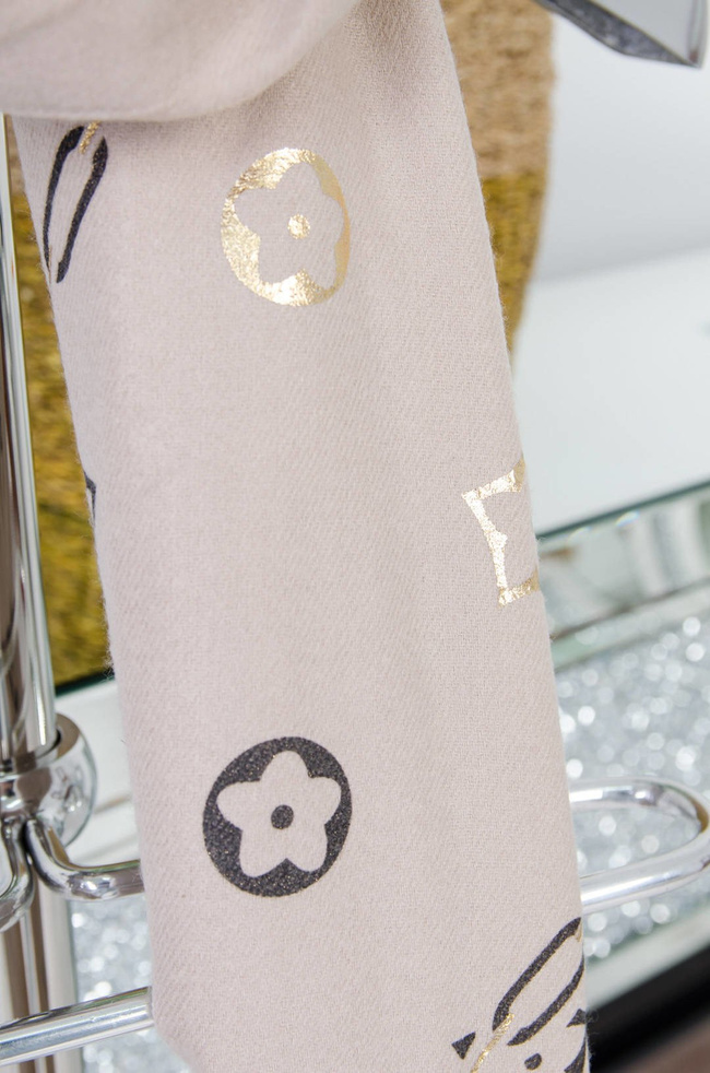 BEŻOWY SZAL Z FRĘDZLAMI 