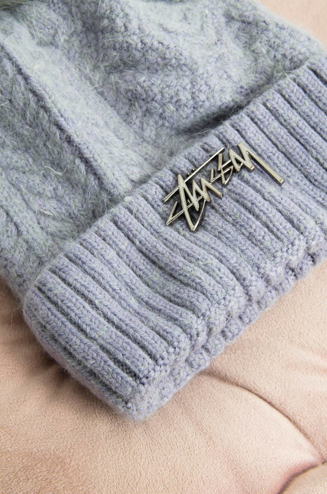 SZARA OCIEPLANA CZAPKA Z POMPONEM