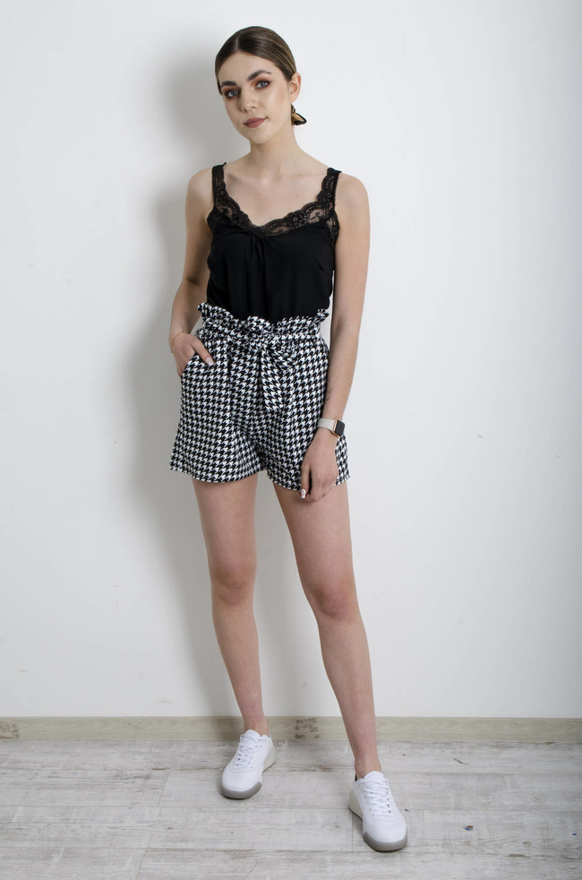 SZORTY WIĄZANE Z WYSOKIM STANEM W PEPITKĘ - CZARNE