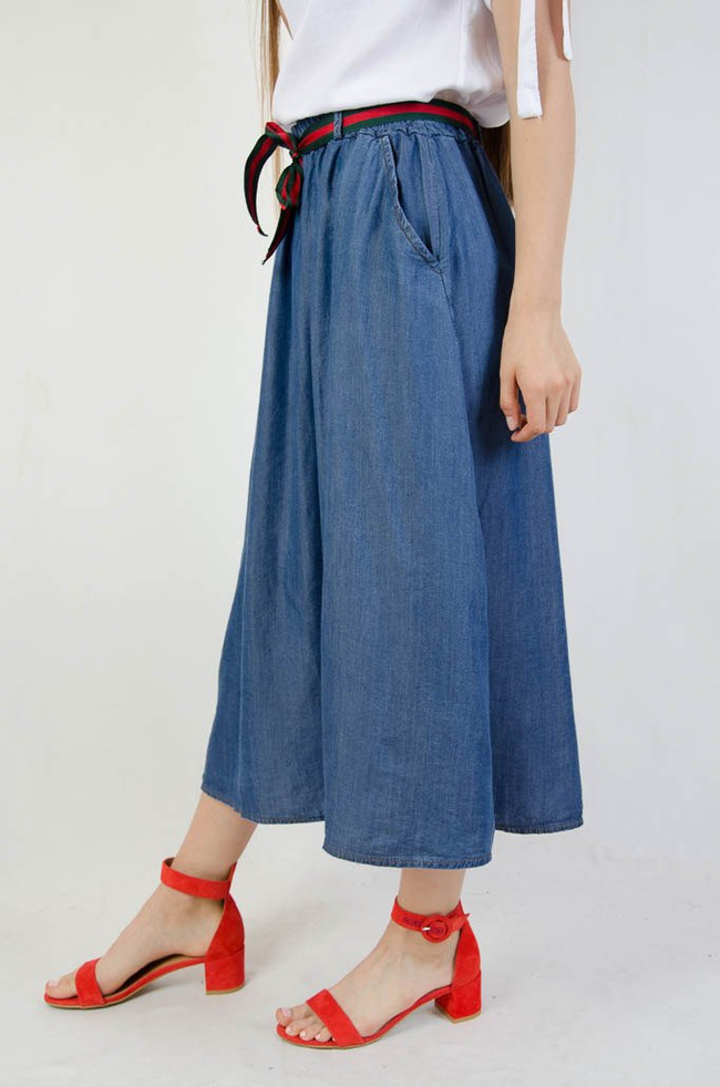 NIEBIESKA SPÓDNICA ZA KOLANO Z WIĄZANIEM W PASIE 