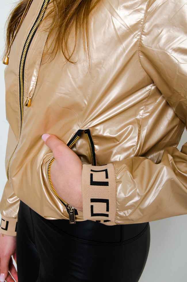 BEŻOWA POŁYSKUJĄCA KURTKA WIOSENNA Z KAPTUREM