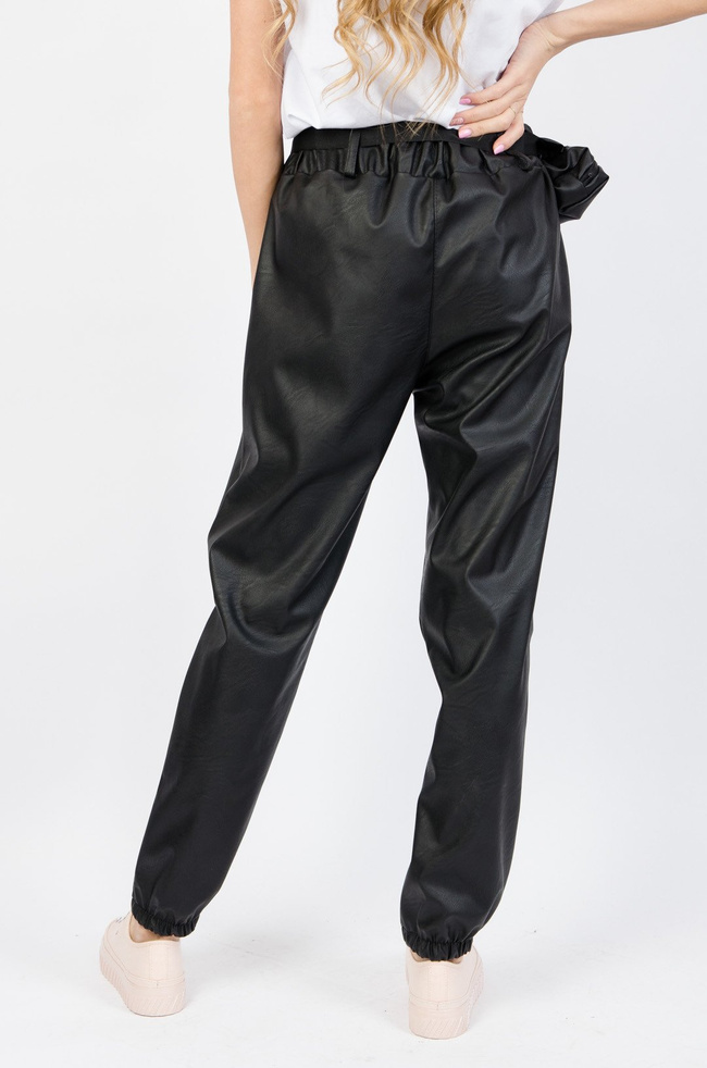 JOGGERY Z IMITACJI SKÓRY Z NERKĄ