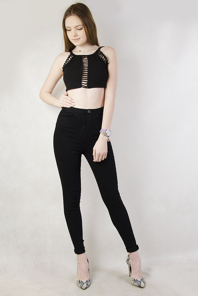 Czarny top z wycięciami