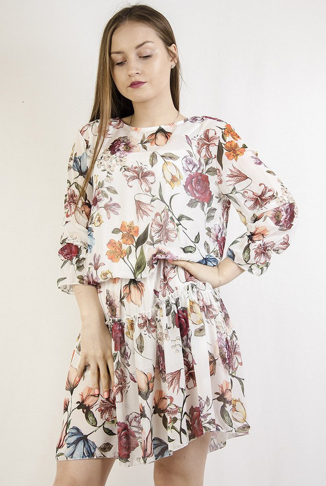 Biała zwiewna sukienka w kwiaty