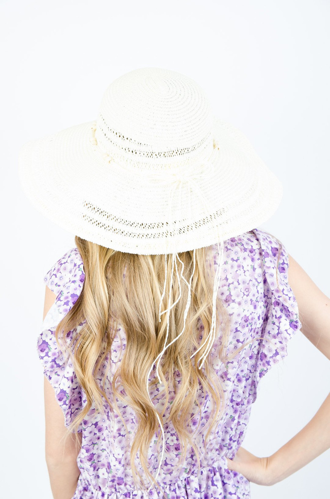 DUŻY SŁOMKOWY KAPELUSZ - KREMOWY