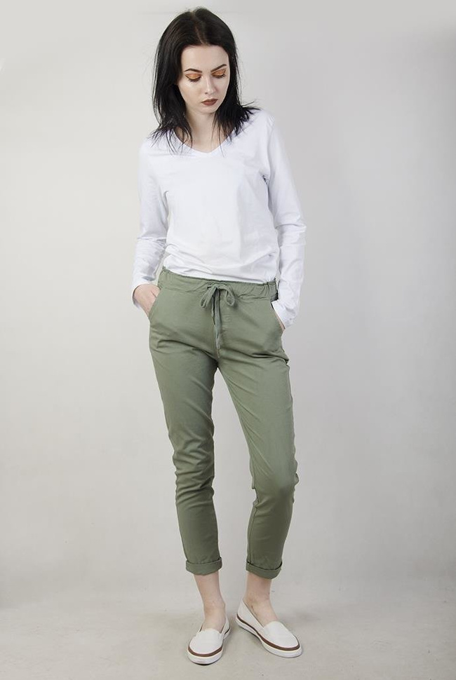 Zielone spodnie z wiązaniem i gumą w pasie