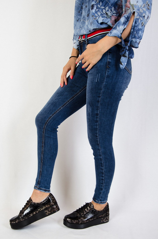 Spodnie jeansowe z czerwonym paskiem w komplecie