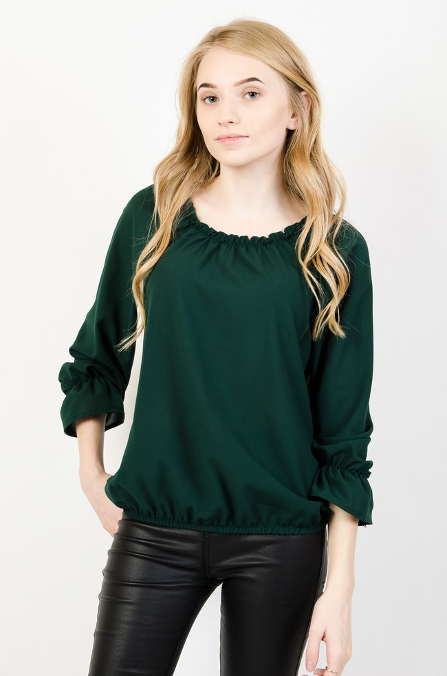 Zielona bluzka z gumką w dekolcie oraz rozszerzanymi rękawami