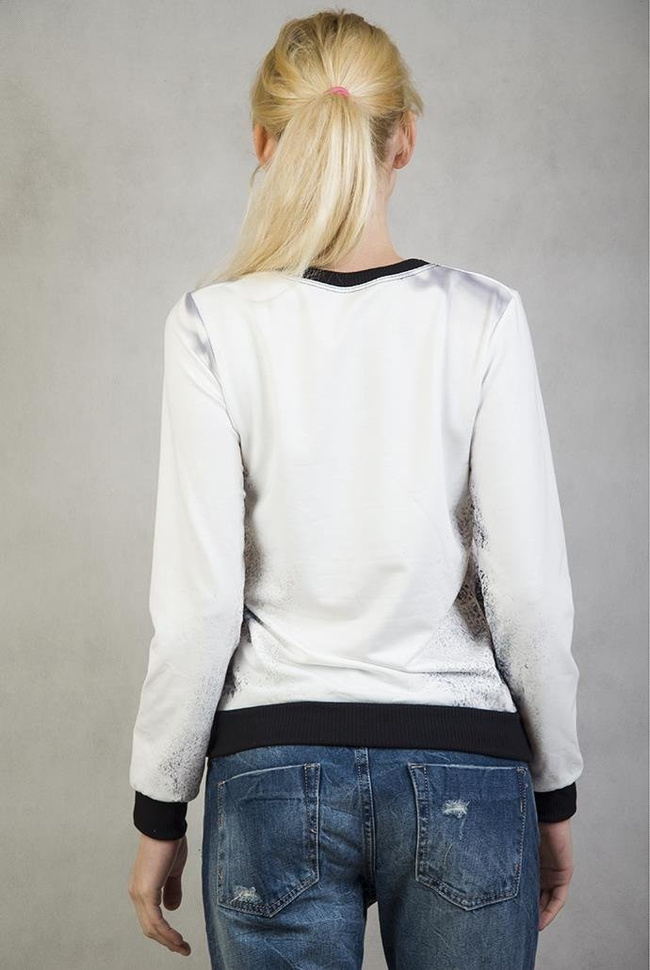 Biała bluza z kwiatami róży