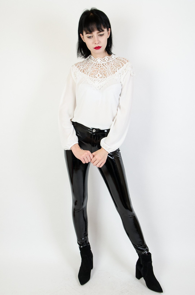 Czarne winylowe spodnie