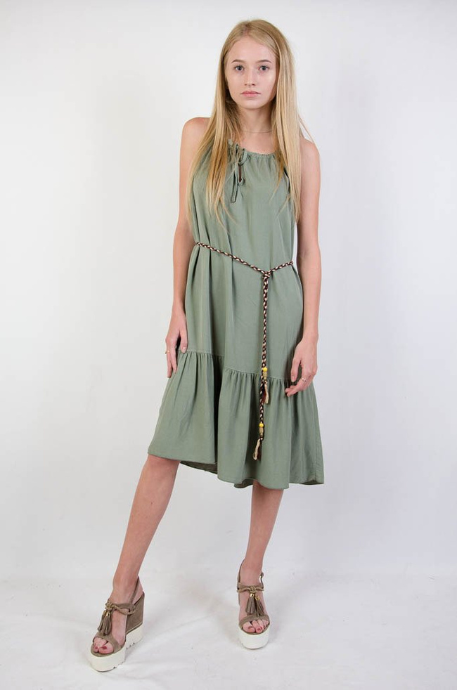 ZIELONA LUŹNA SUKIENKA Z FALBANĄ