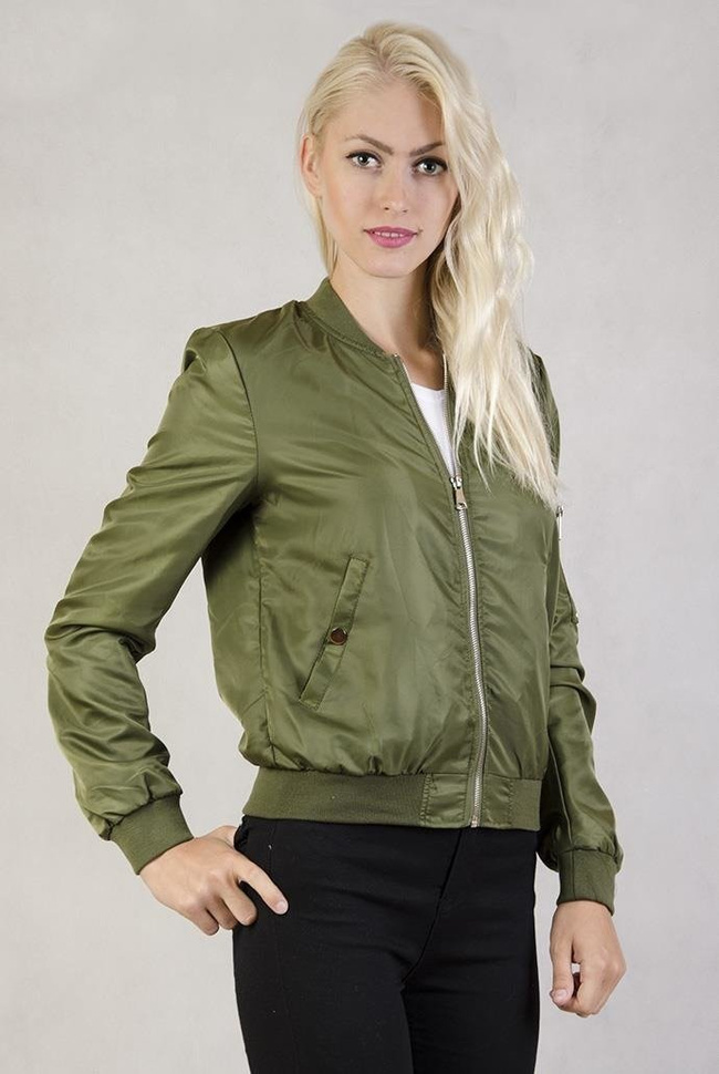 Zielona kurtka typu flek ze ściągaczem na dole