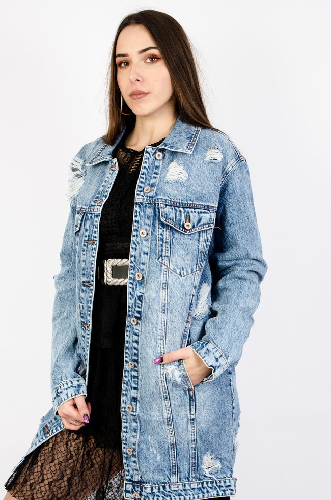 DŁUGA KURTKA JEANSOWA Z PRZETARCIAMI