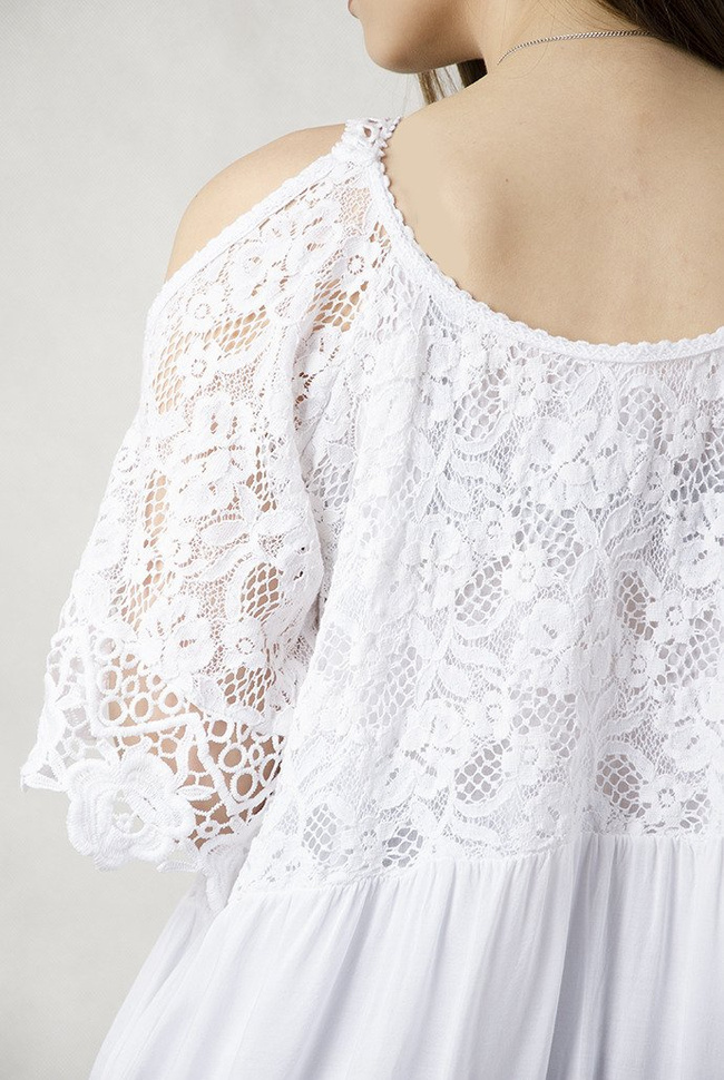 Biała bluzka z koronką