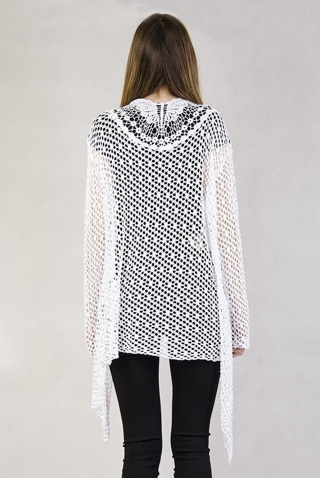 Ażurowa narzuta z motylem na plecach biała