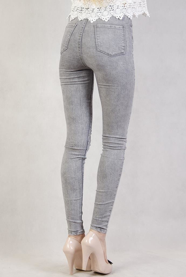 Szare rurki z wysokim stanem