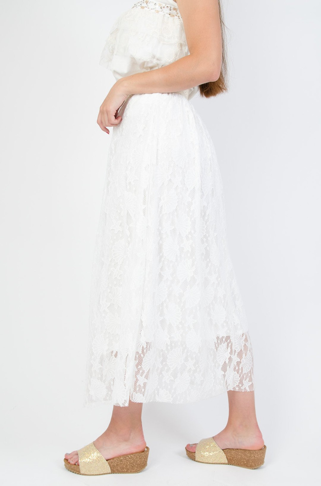 Długa koronkowa spódnica z beżowym pasem