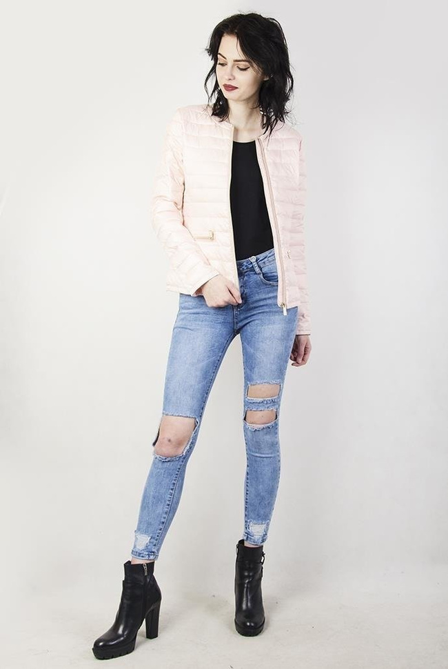 Jasnoróżowa kurtka pikowana z zamkami przy kieszeniach
