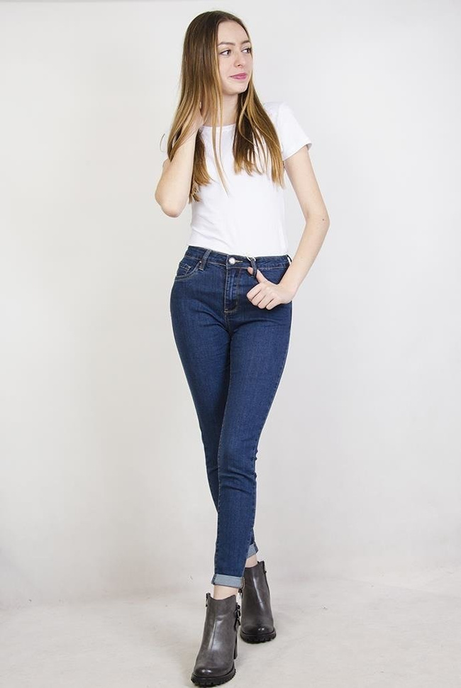 Klasyczne spodnie jeansowe przylegające