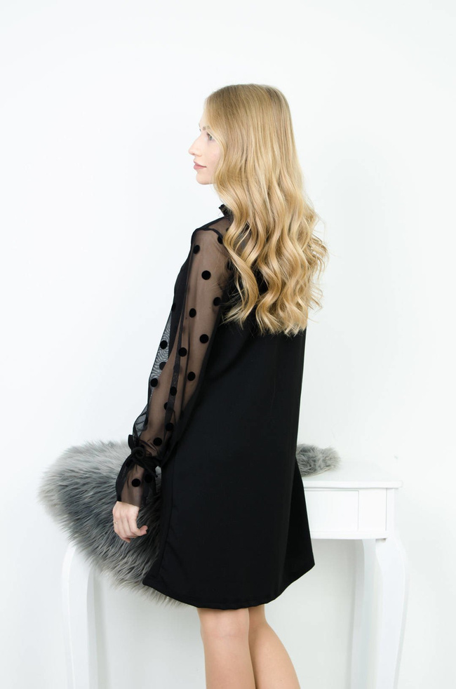 CZARNA  SUKIENKA Z TIULOWĄ GÓRĄ I RĘKAWAMI W GROCHY