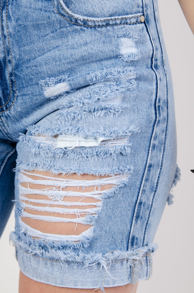 Bermudy jeansowe z szarpaniami