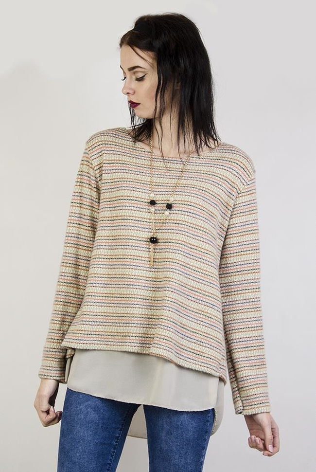Beżowa bluzka w paski, z wisiorkiem