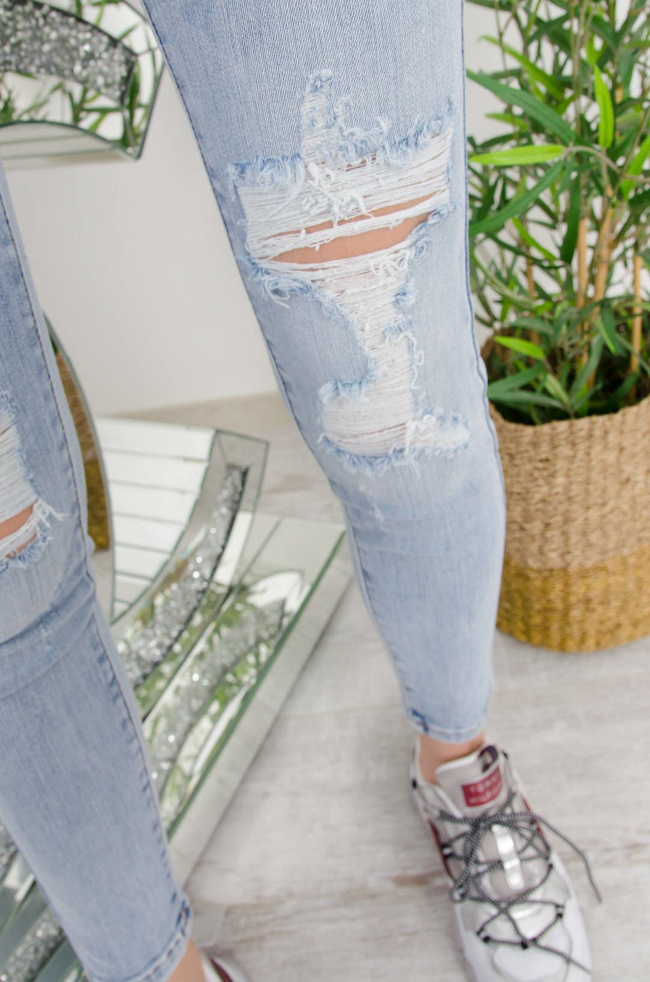 JASNE SPODNIE JEANSOWE Z PRZETARCIAMI