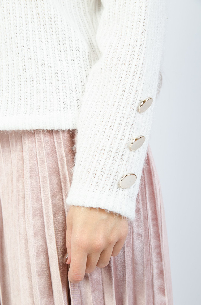 WŁOCHATY SWETER Z GOLFEM W KOLORZE BIAŁYM