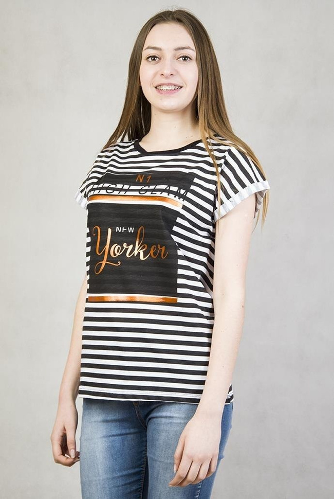 Biała bluzka w czarne paski z napisem : N1 HIGH GLAM NEW YORKER.