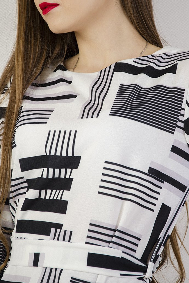 Biała sukienka w paski